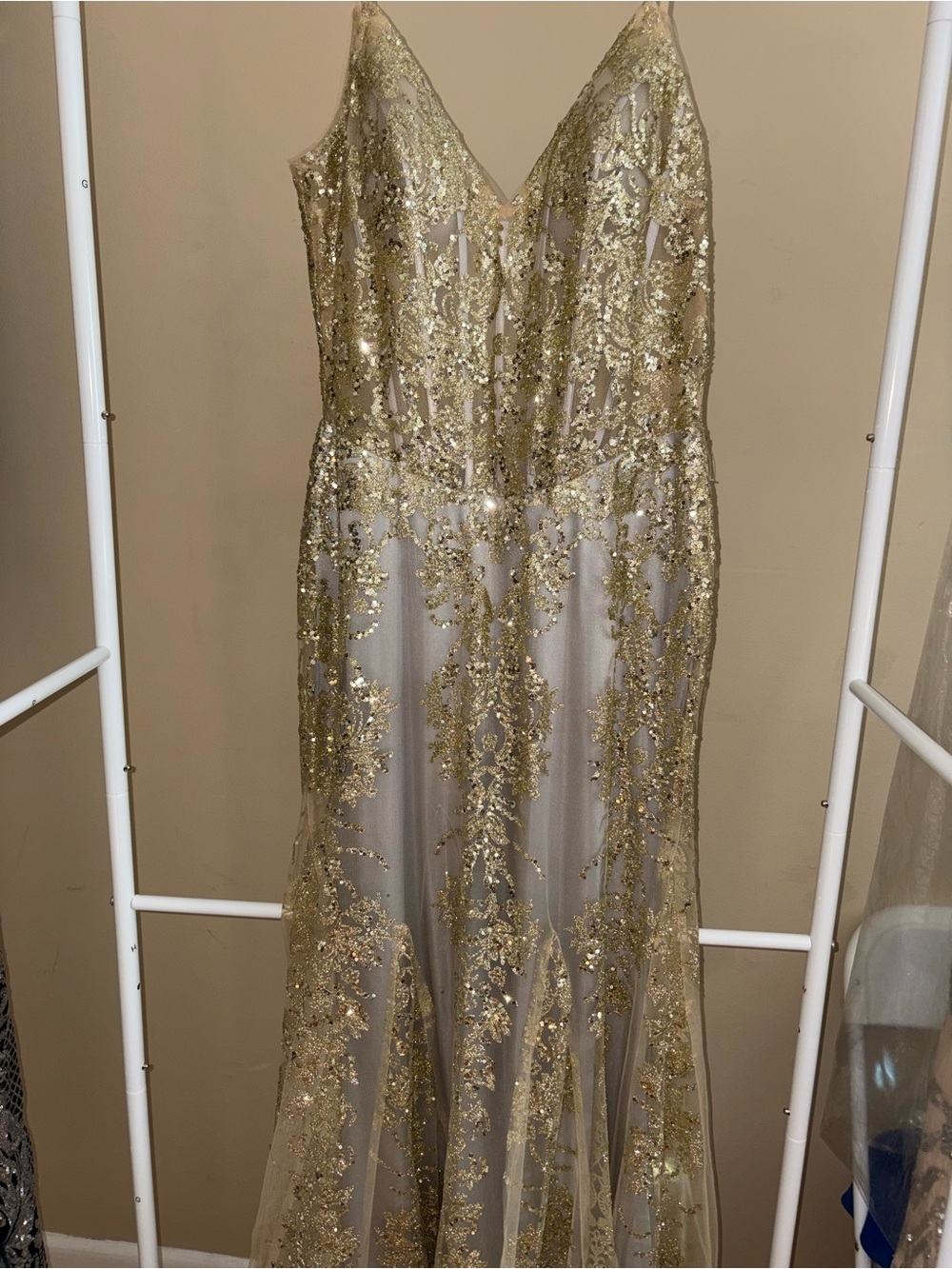 Elegant Gold Sequin V-Neck Prom Dress